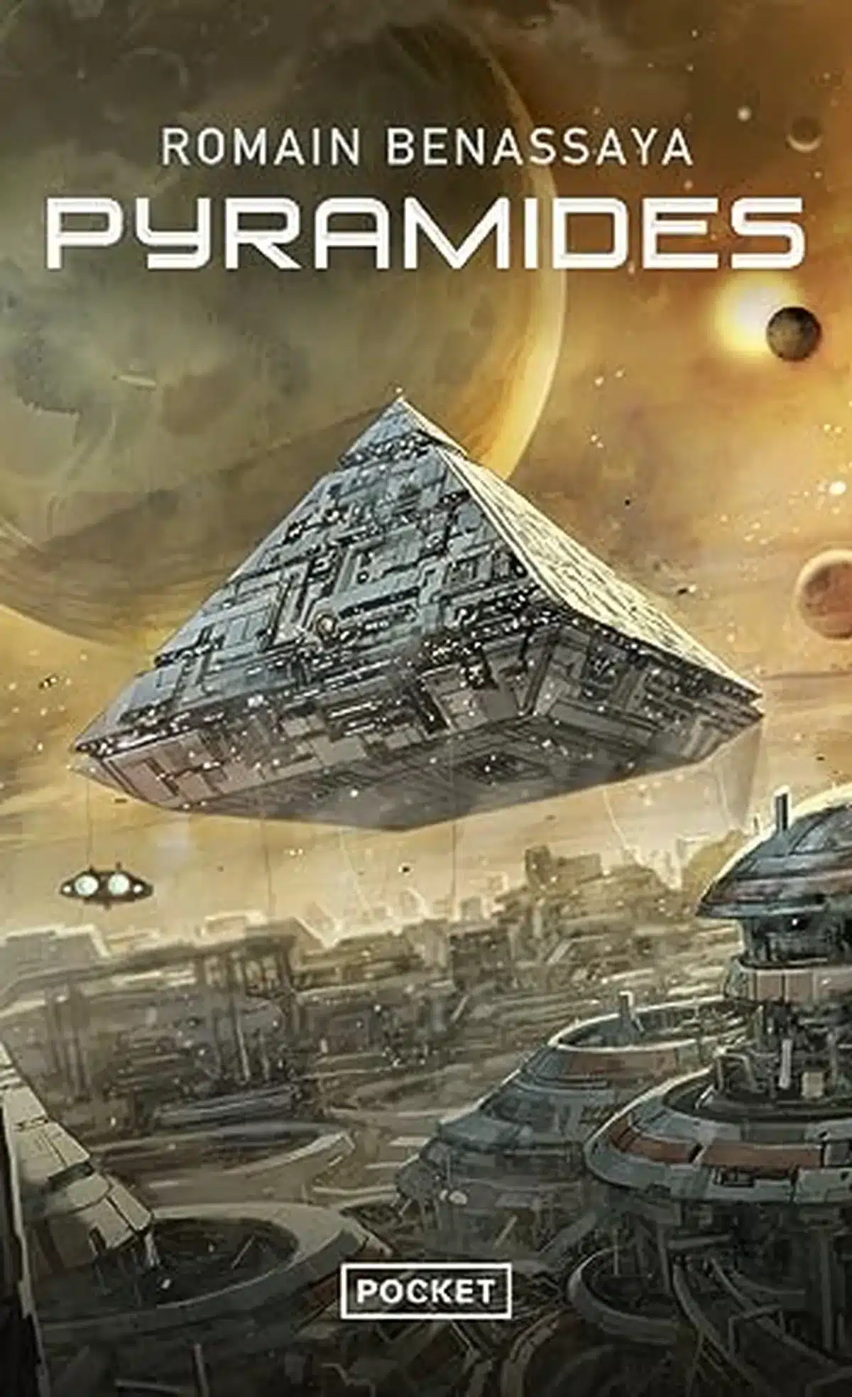 Lire la suite à propos de l’article Pyramides de Romain Benassaya : Un Space Opera Vertigineux